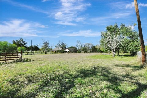 Tiny photo for 1523 E Morris Street, Madisonville, TX 77864 (MLS # 26000414)
