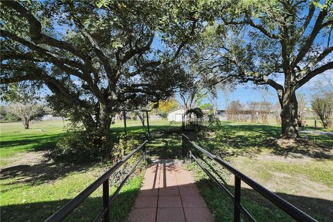 Tiny photo for 1523 E Morris Street, Madisonville, TX 77864 (MLS # 26000414)