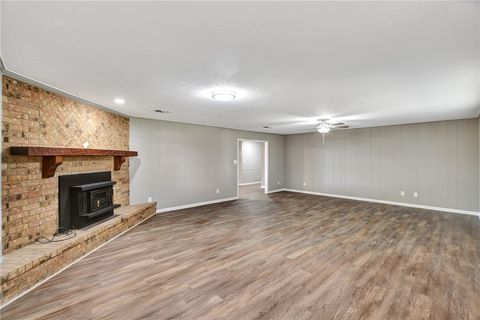 Tiny photo for 1523 E Morris Street, Madisonville, TX 77864 (MLS # 26000414)