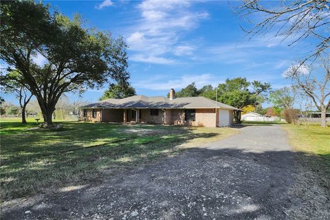 Photo of 1523 E Morris Street, Madisonville, TX 77864 (MLS # 26000414)