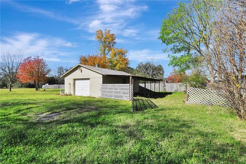 Tiny photo for 1523 E Morris Street, Madisonville, TX 77864 (MLS # 26000414)