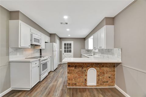 Tiny photo for 1523 E Morris Street, Madisonville, TX 77864 (MLS # 26000414)