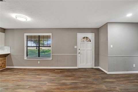 Tiny photo for 1523 E Morris Street, Madisonville, TX 77864 (MLS # 26000414)