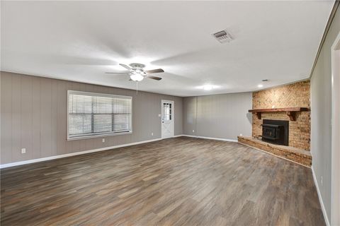 Tiny photo for 1523 E Morris Street, Madisonville, TX 77864 (MLS # 26000414)