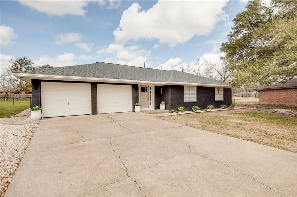 Photo of 1211 N Ridgefield Circle, College Station, TX 77840 (MLS # 26002709)