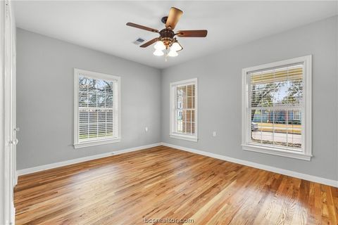 Tiny photo for 710 E 32nd Street, Bryan, TX 77803 (MLS # 26002290)