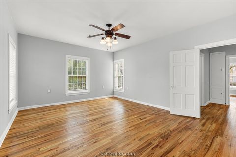 Tiny photo for 710 E 32nd Street, Bryan, TX 77803 (MLS # 26002290)