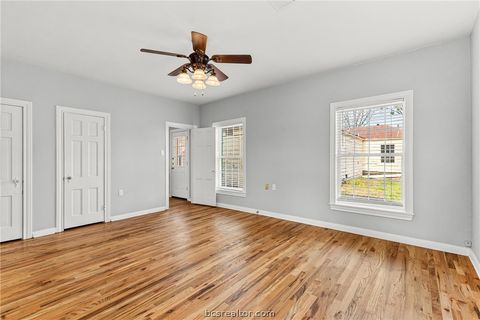 Tiny photo for 710 E 32nd Street, Bryan, TX 77803 (MLS # 26002290)