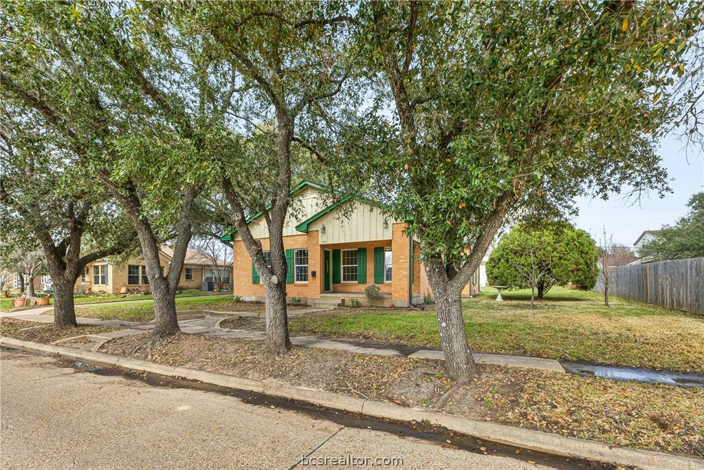 Photo of 710 E 32nd Street, Bryan, TX 77803 (MLS # 26002290)