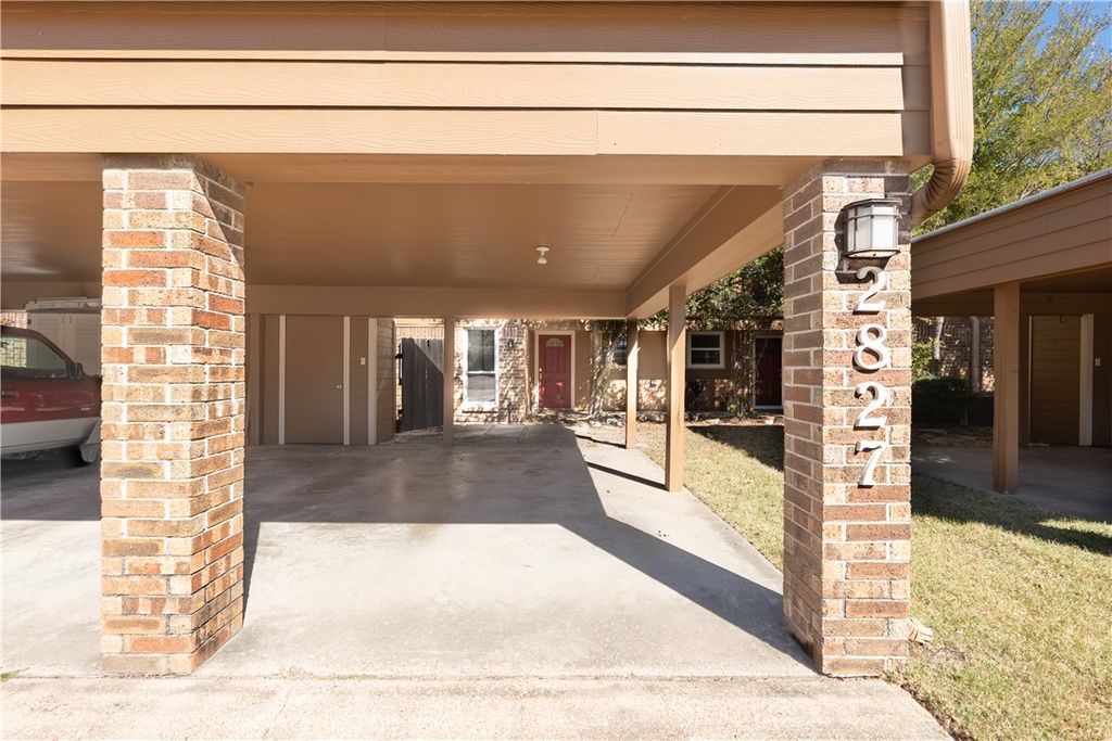 Photo of 2827 Oakside Drive, Bryan, TX 77802 (MLS # 25011528)