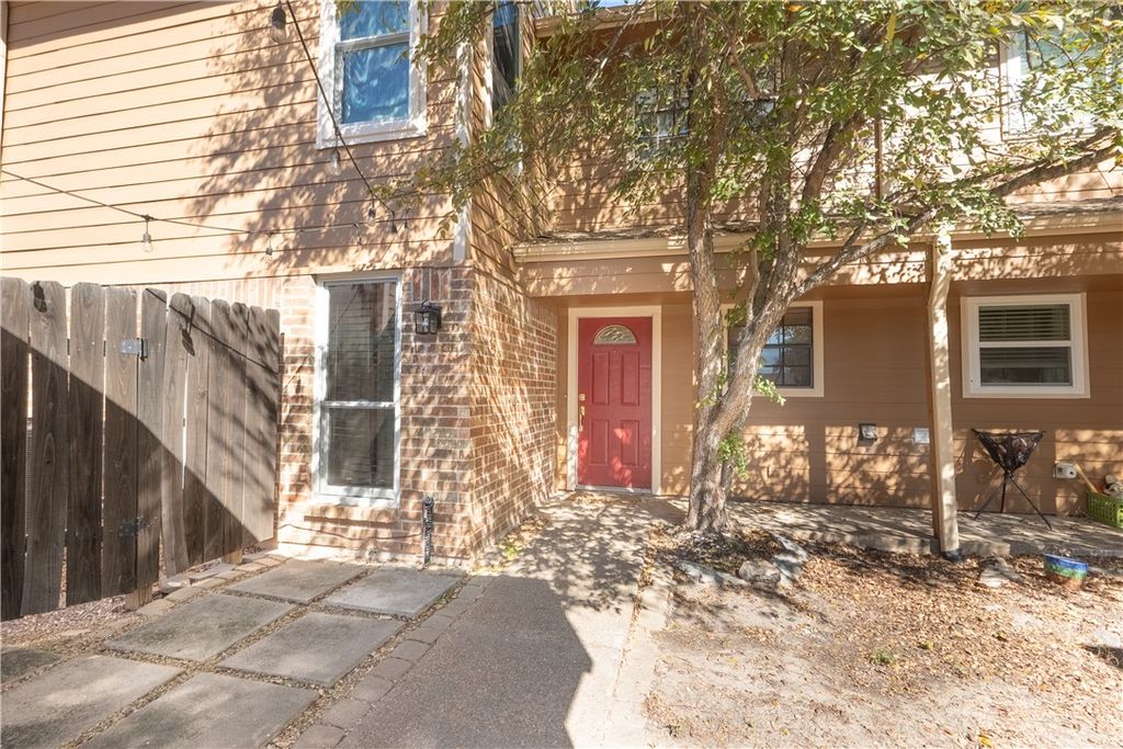 Photo of 2827 Oakside Drive, Bryan, TX 77802 (MLS # 25011528)