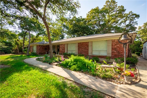 Photo of 35 Golfclub Drive, Hilltop Lakes, TX 77871 (MLS # 26011029)