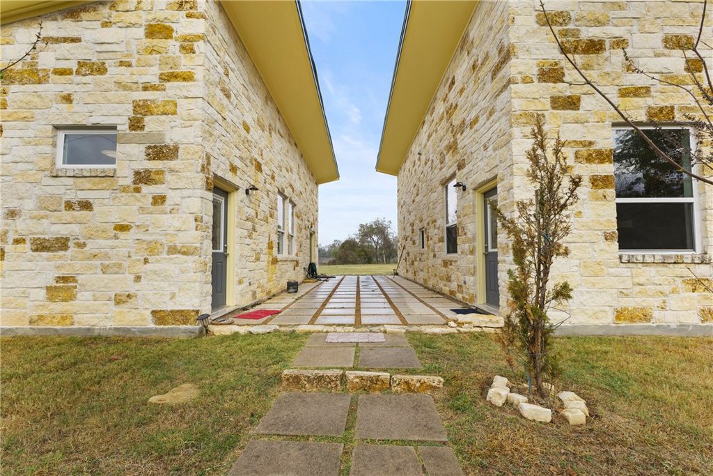 Photo of 504 North St, Other, TX 78934 (MLS # 25012633)