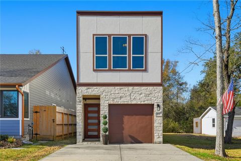 Tiny photo for 410 N Peach St, Tomball, TX 77375 (MLS # 26002638)