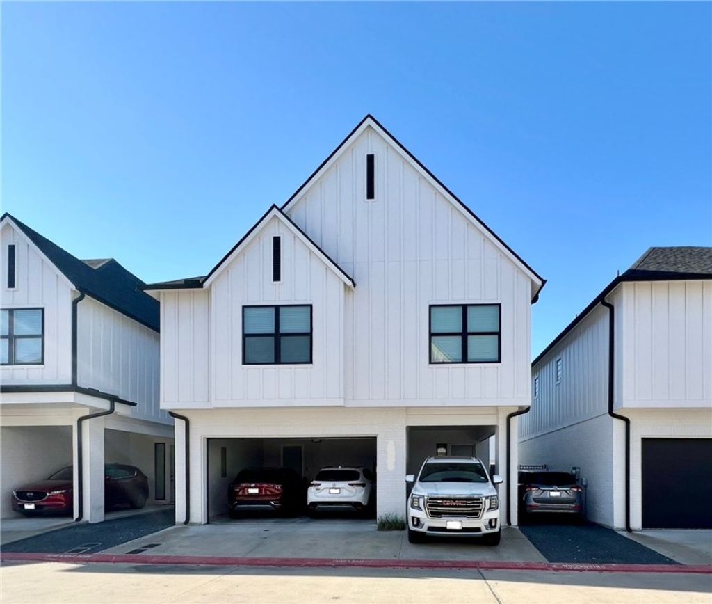 Photo of 269 Estates Circle Cir, College Station, TX 77840 (MLS # 25011316)