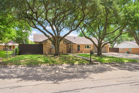 Tiny photo for 1502 Reimer ST, Brenham, TX 77833 (MLS # 26006552)