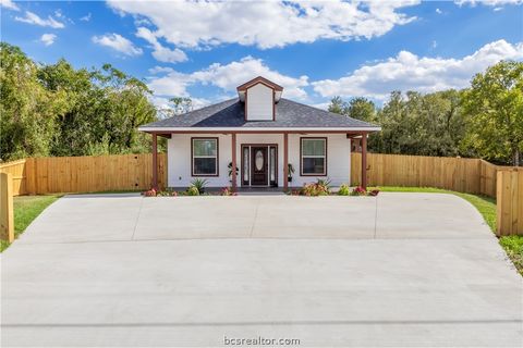 Tiny photo for 1309 W Washington Avenue, Navasota, TX 77868 (MLS # 26005142)