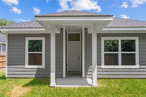 Tiny photo for 1913 Marshall Avenue, Bryan, TX 77803 (MLS # 26008619)