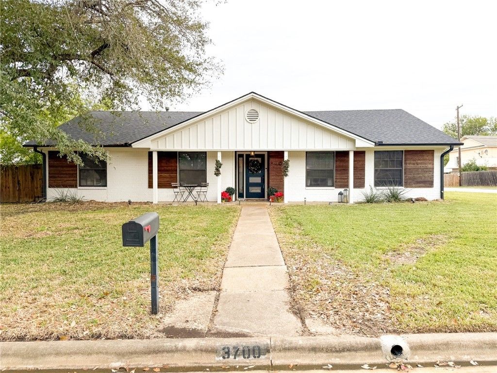 Photo of 3700 Tanglewood Drive, Bryan, TX 77802 (MLS # 25012406)