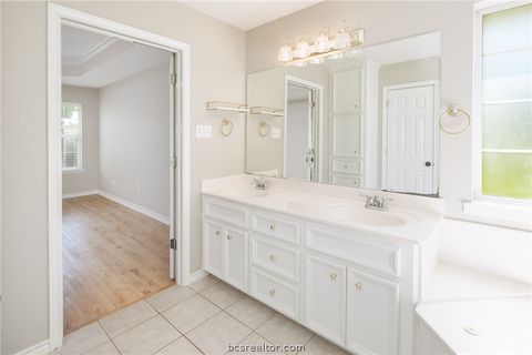 Tiny photo for 4601 Park Haven Circle, Bryan, TX 77802 (MLS # 26005456)