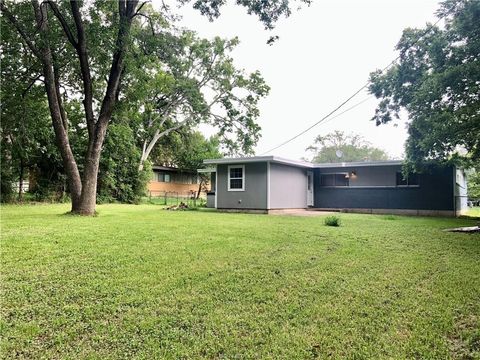 Tiny photo for 807 Vine Street, Bryan, TX 77802 (MLS # 26003602)