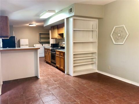 Tiny photo for 807 Vine Street, Bryan, TX 77802 (MLS # 26003602)