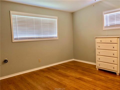 Tiny photo for 807 Vine Street, Bryan, TX 77802 (MLS # 26003602)