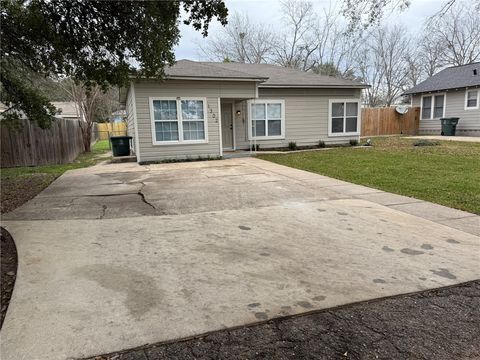 Tiny photo for 1302 E 23rd Street, Bryan, TX 77803 (MLS # 26003369)