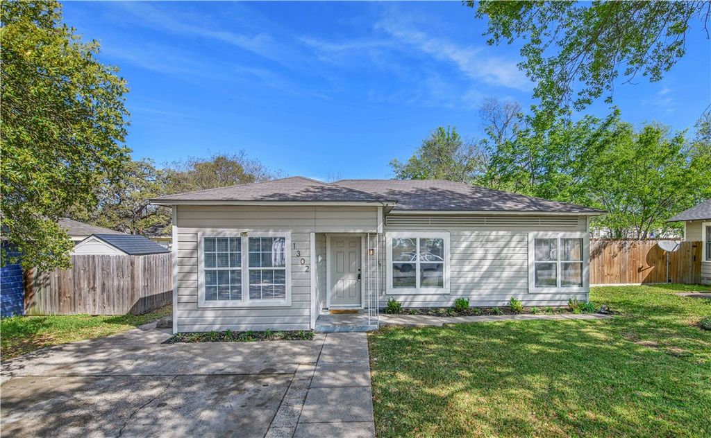 Photo of 1302 E 23rd Street, Bryan, TX 77803 (MLS # 26003369)