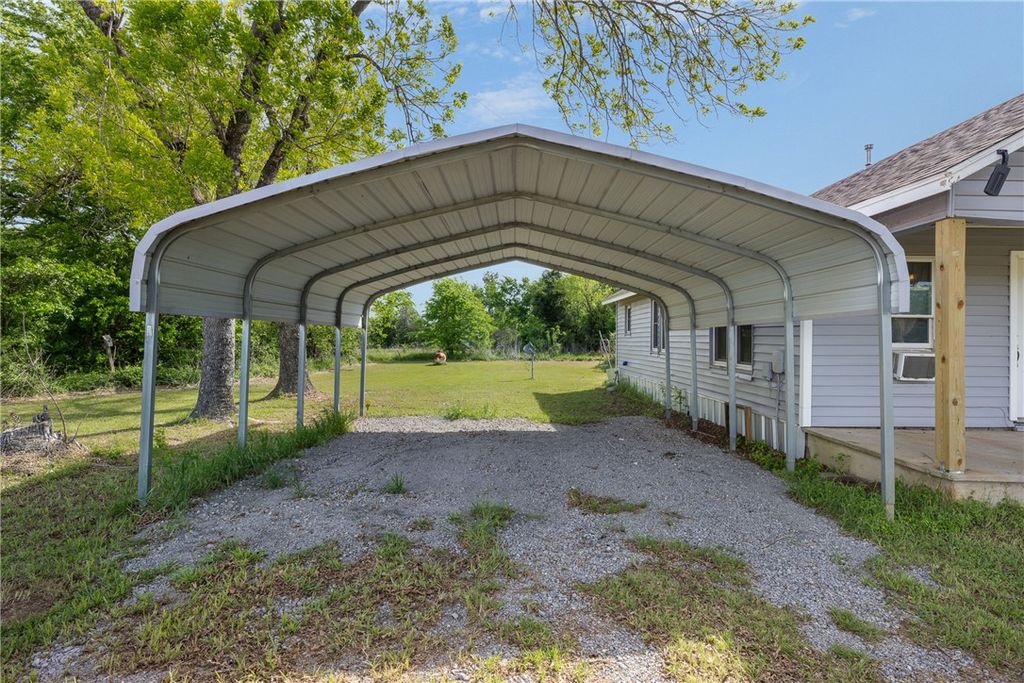 Photo of 114 Worthy Street, Donie, TX 75838 (MLS # 26004187)