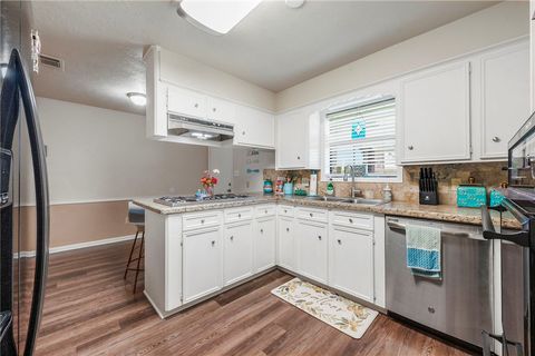 Tiny photo for 601 Rogers ST, Normangee, TX 77871 (MLS # 26006029)