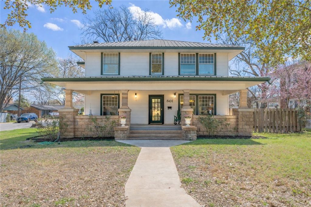 Photo of 501 W Buck Street, Caldwell, TX 77836 (MLS # 26002644)