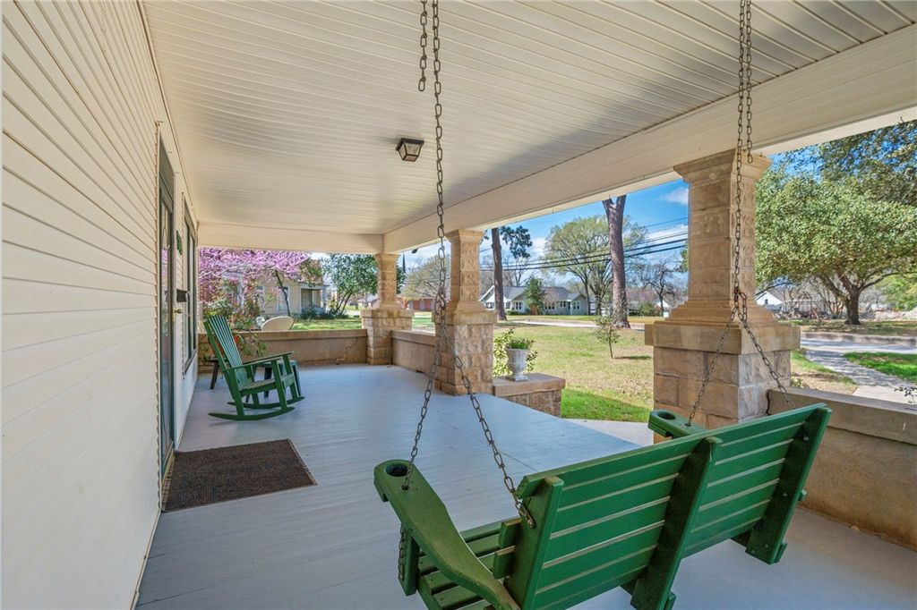 Photo of 501 W Buck Street, Caldwell, TX 77836 (MLS # 26002644)