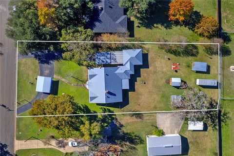 Tiny photo for 409 W Morgan Street, Franklin, TX 77856 (MLS # 25013021)