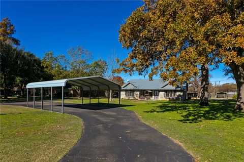 Photo of 409 W Morgan Street, Franklin, TX 77856 (MLS # 25013021)