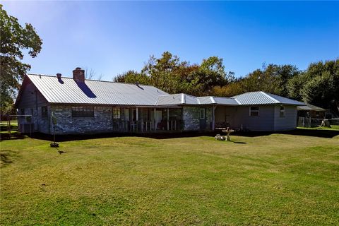 Tiny photo for 409 W Morgan Street, Franklin, TX 77856 (MLS # 25013021)