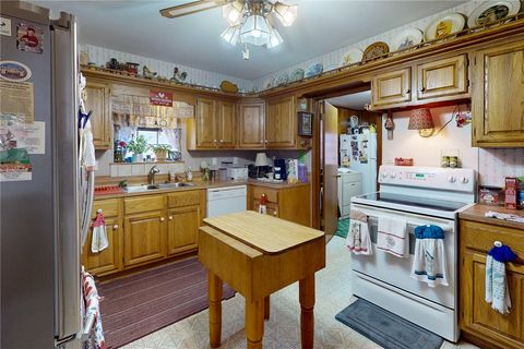 Tiny photo for 409 W Morgan Street, Franklin, TX 77856 (MLS # 25013021)