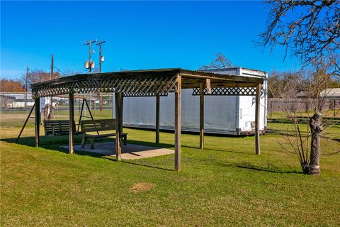 Tiny photo for 409 W Morgan Street, Franklin, TX 77856 (MLS # 25013021)