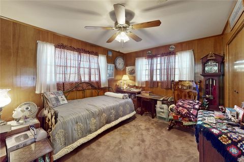 Tiny photo for 409 W Morgan Street, Franklin, TX 77856 (MLS # 25013021)