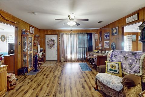 Tiny photo for 409 W Morgan Street, Franklin, TX 77856 (MLS # 25013021)