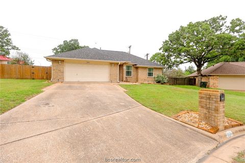 Photo of 2004 Sandalwood Lane, Bryan, TX 77807 (MLS # 26005218)