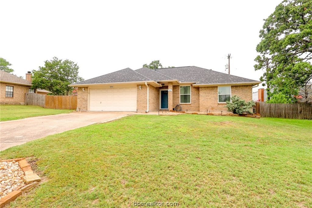 Photo of 2004 Sandalwood Lane, Bryan, TX 77807 (MLS # 26005218)