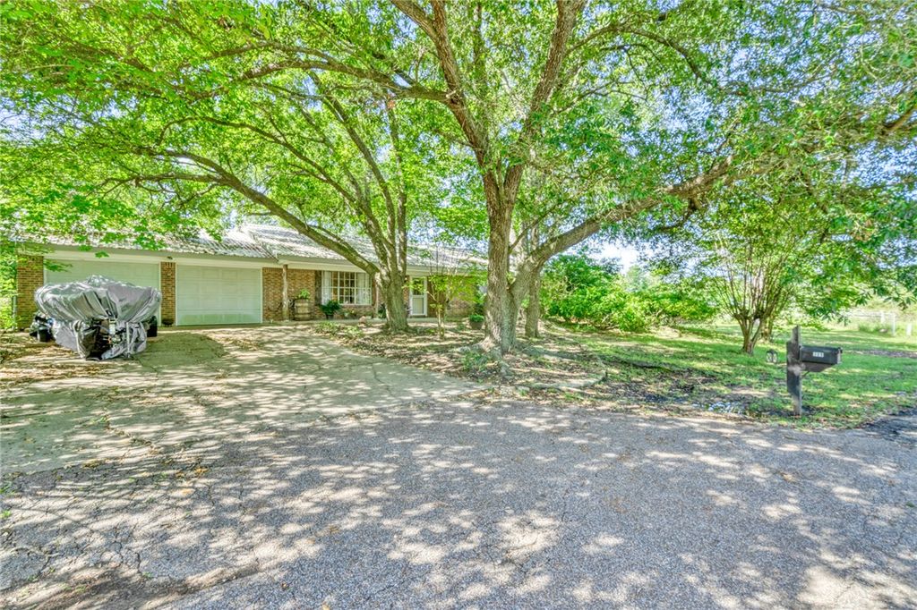 Photo of 309 Heath Avenue, Madisonville, TX 77864 (MLS # 26004621)