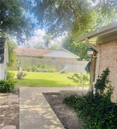 Tiny photo for 206 Heath Avenue, Madisonville, TX 77864 (MLS # 26012092)