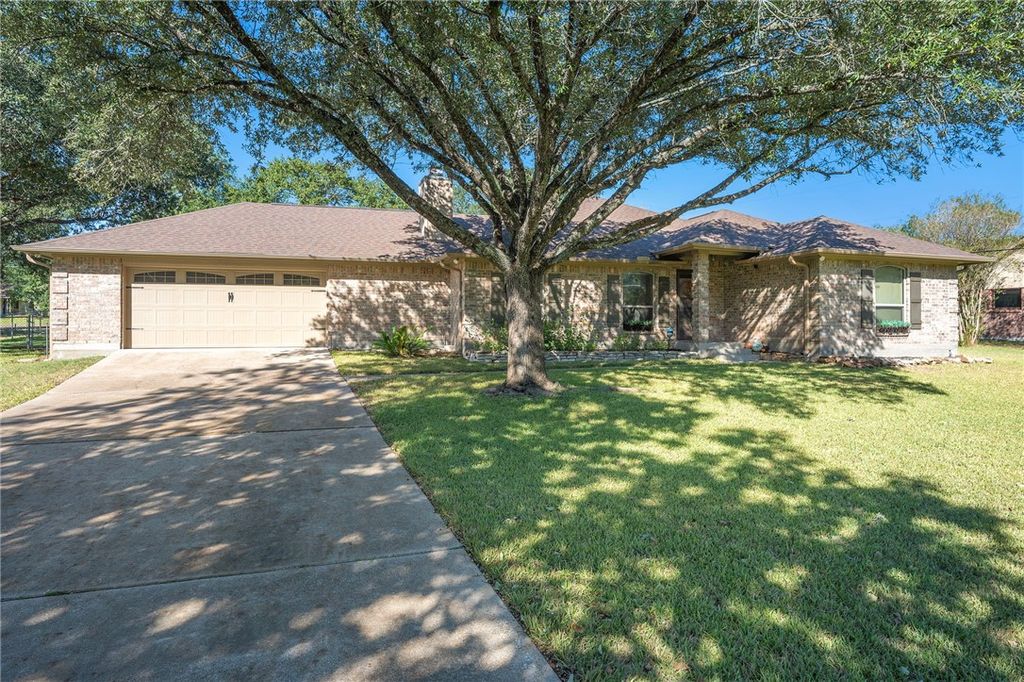 Photo of 2002 Pinewood Drive, Bryan, TX 77807 (MLS # 25011749)