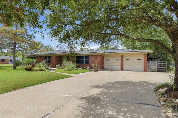 Photo of 900 Esther Boulevard, Bryan, TX 77802 (MLS # 26011045)