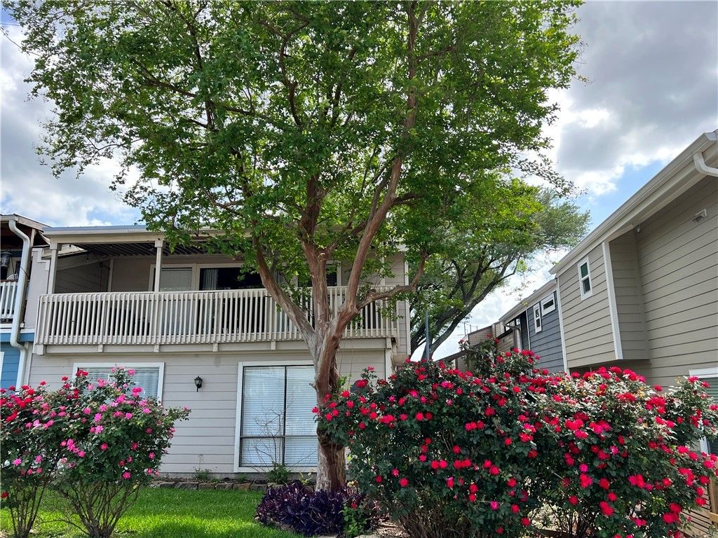 Photo of 129 April Point North Pt, Montgomery, TX 77356 (MLS # 25012756)