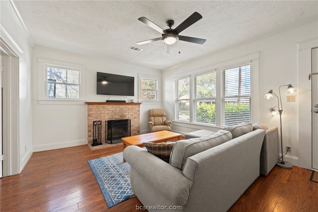 Photo of 711 E 27th Street, Bryan, TX 77803 (MLS # 26002878)