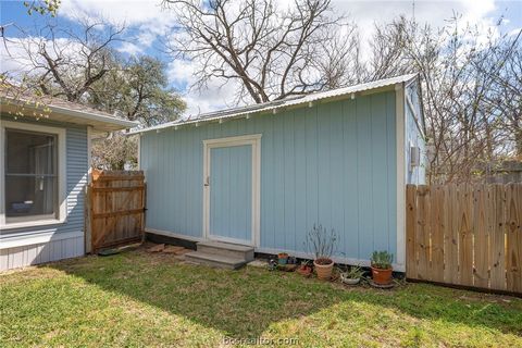 Tiny photo for 711 E 27th Street, Bryan, TX 77803 (MLS # 26002878)
