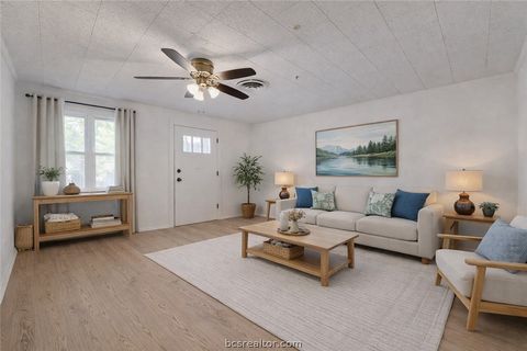 Tiny photo for 606 Wheelock Street, Hearne, TX 77859 (MLS # 26003702)